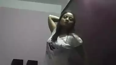 Winsome Desi sexpot performs nice XXX striptease for her boyfriend