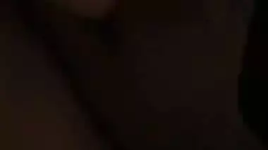 Chubby Bangla lady allows her cousin to press her boobs