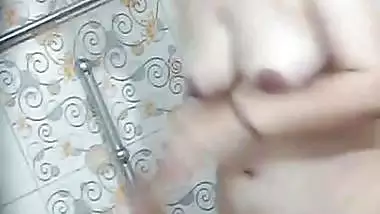 Hairy pussy MILF naked bath recorded by relative