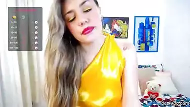 Beauty in Saree Pressing her boobs