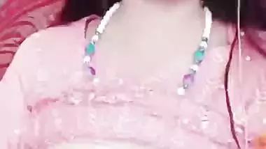 Viral beautiful girl rubbing clit and fingering pussy