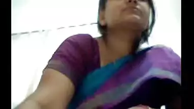 Indian aunty saree sex on webcam with secret lover