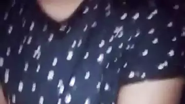 Horny girl on pillow rubbing pussy viral MMS